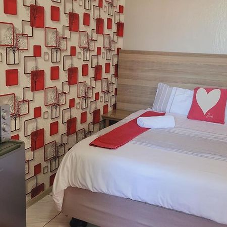 Pab-Love Guest House Kuruman Exteriör bild
