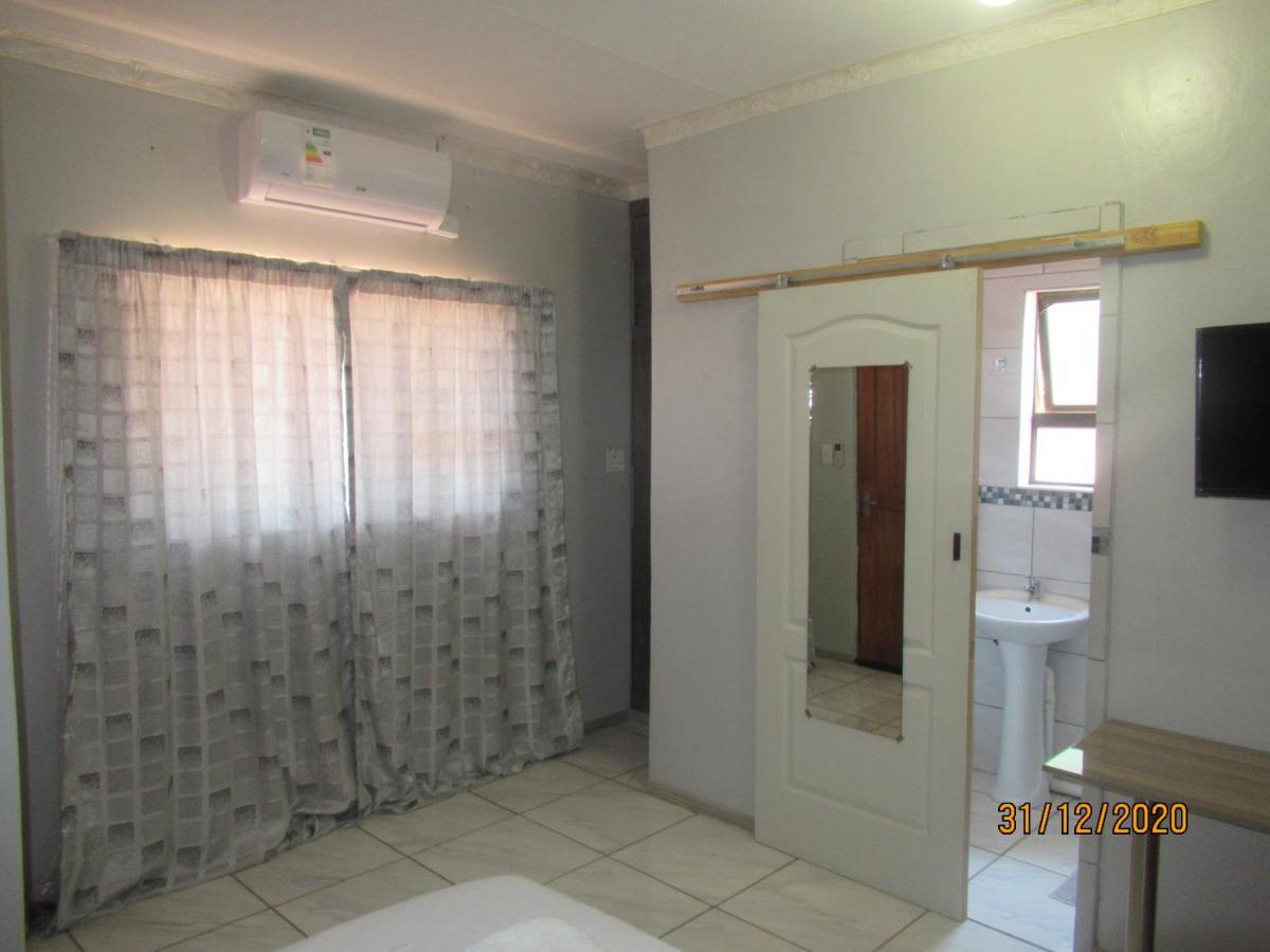 Pab-Love Guest House Kuruman Exteriör bild