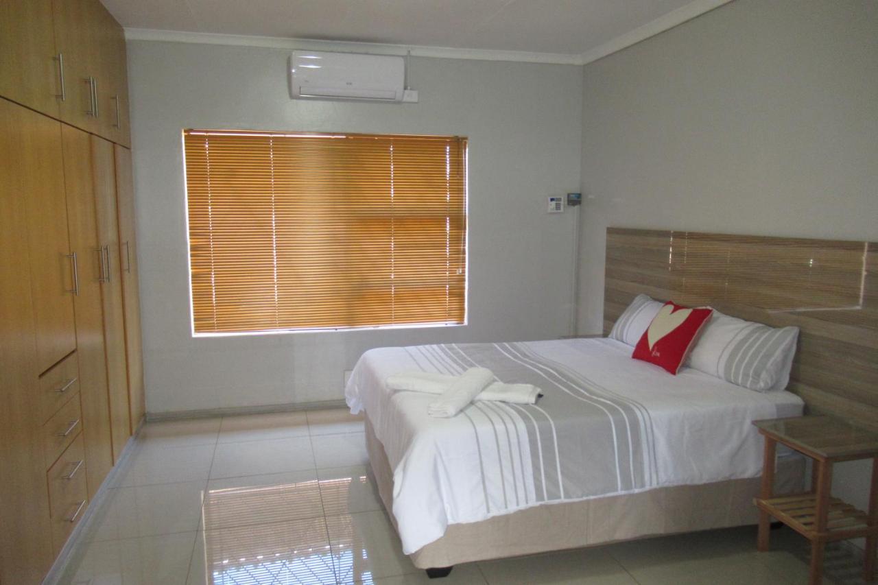 Pab-Love Guest House Kuruman Exteriör bild