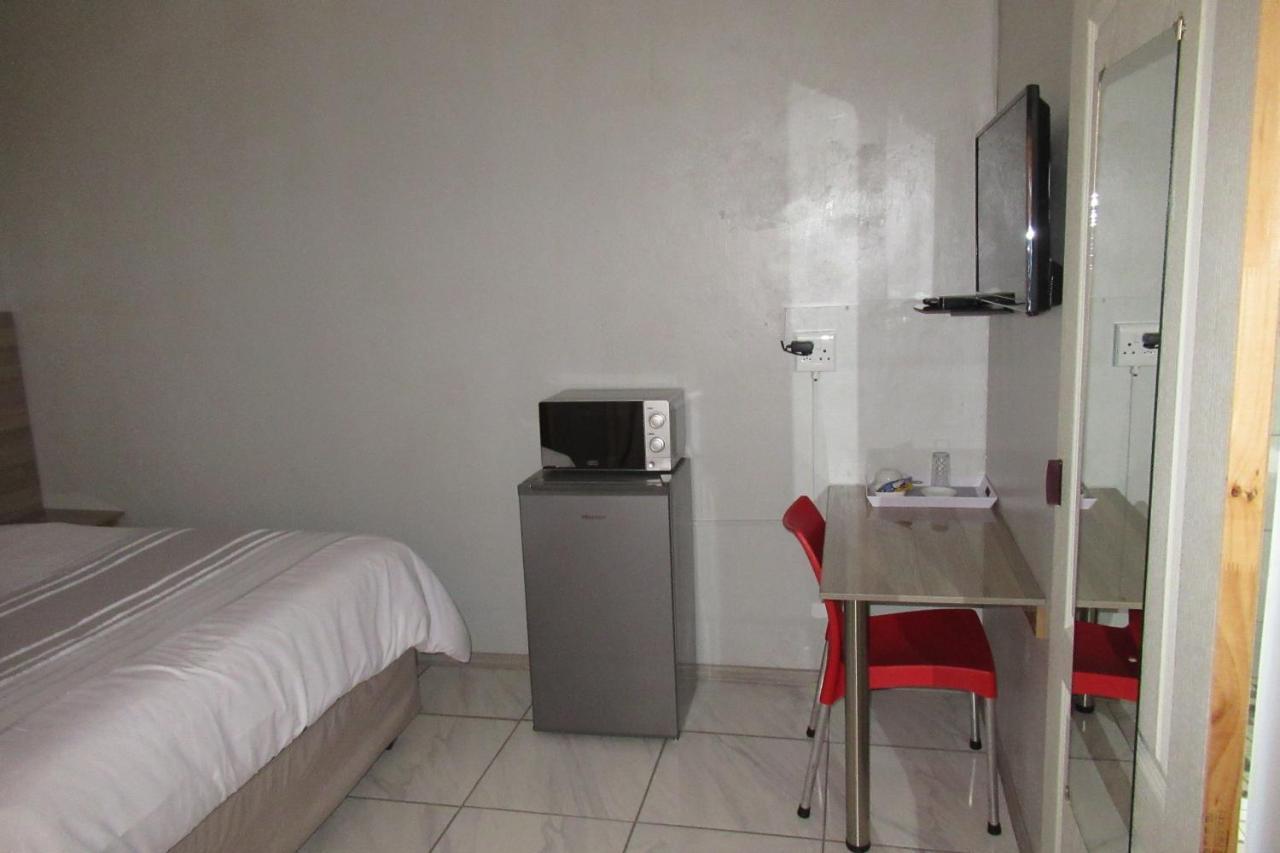 Pab-Love Guest House Kuruman Exteriör bild
