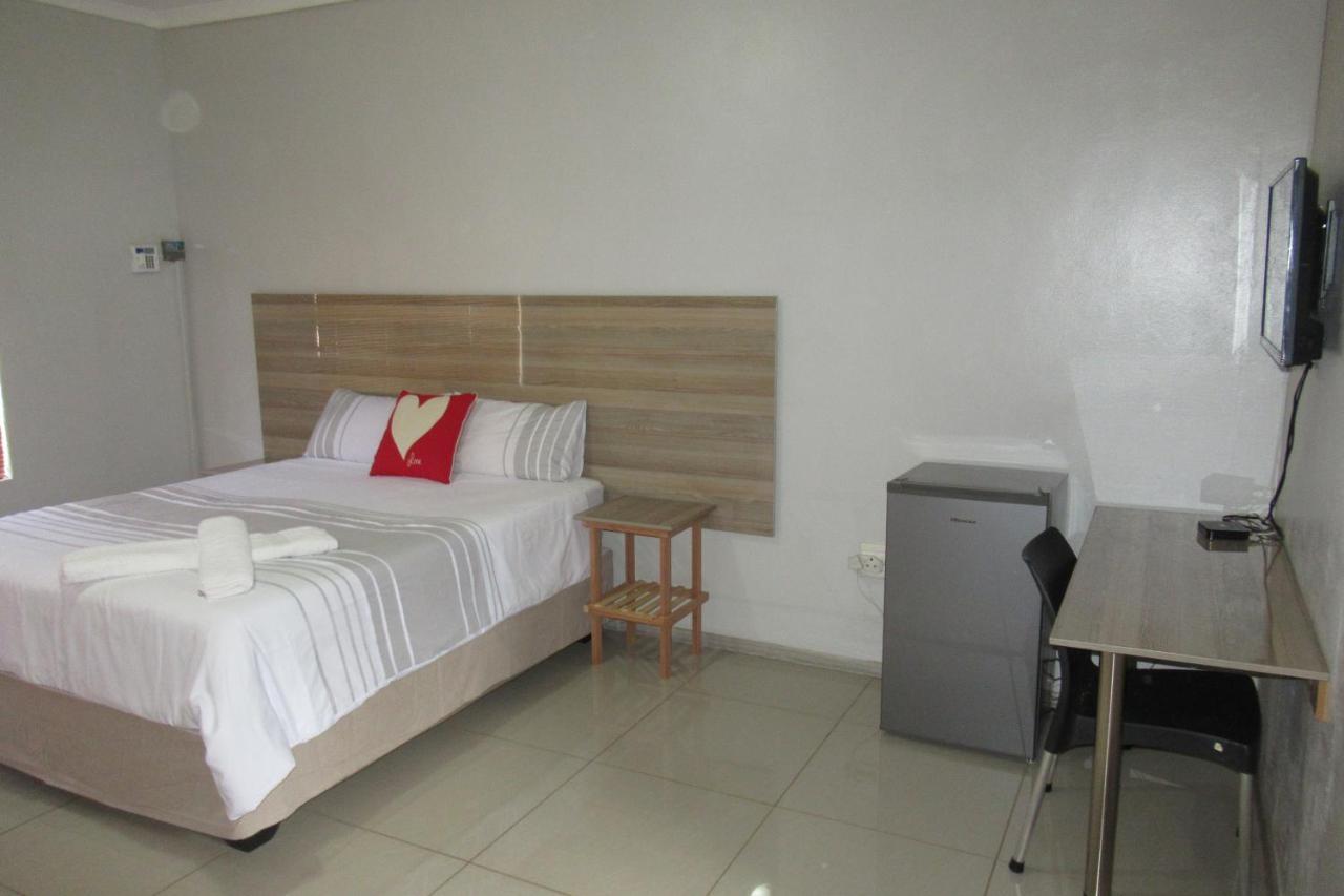 Pab-Love Guest House Kuruman Exteriör bild
