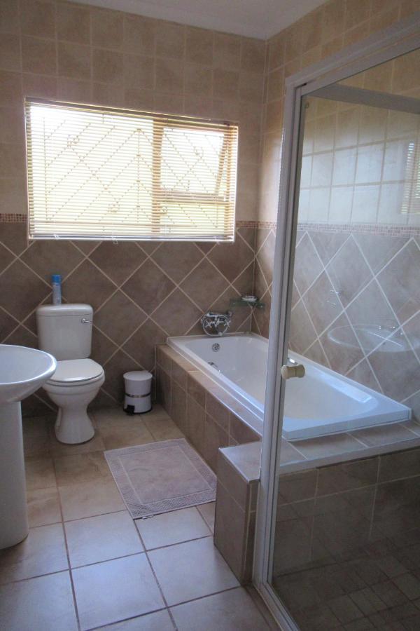Pab-Love Guest House Kuruman Exteriör bild