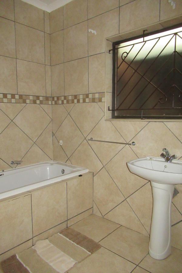 Pab-Love Guest House Kuruman Exteriör bild