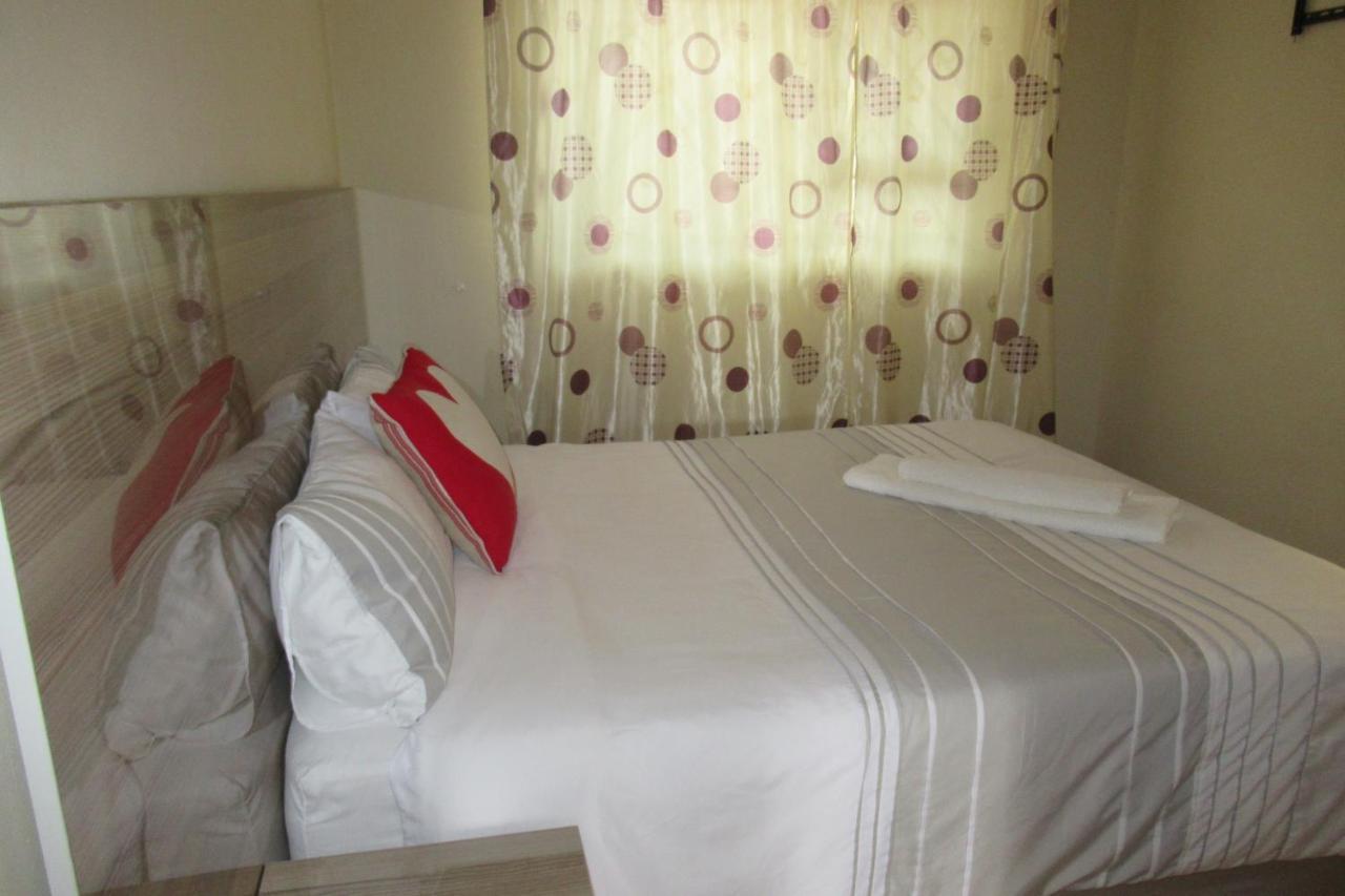Pab-Love Guest House Kuruman Exteriör bild