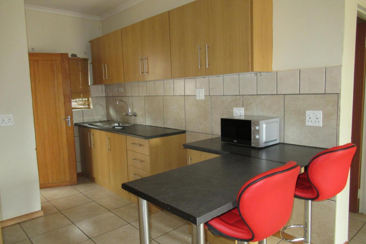 Pab-Love Guest House Kuruman Exteriör bild