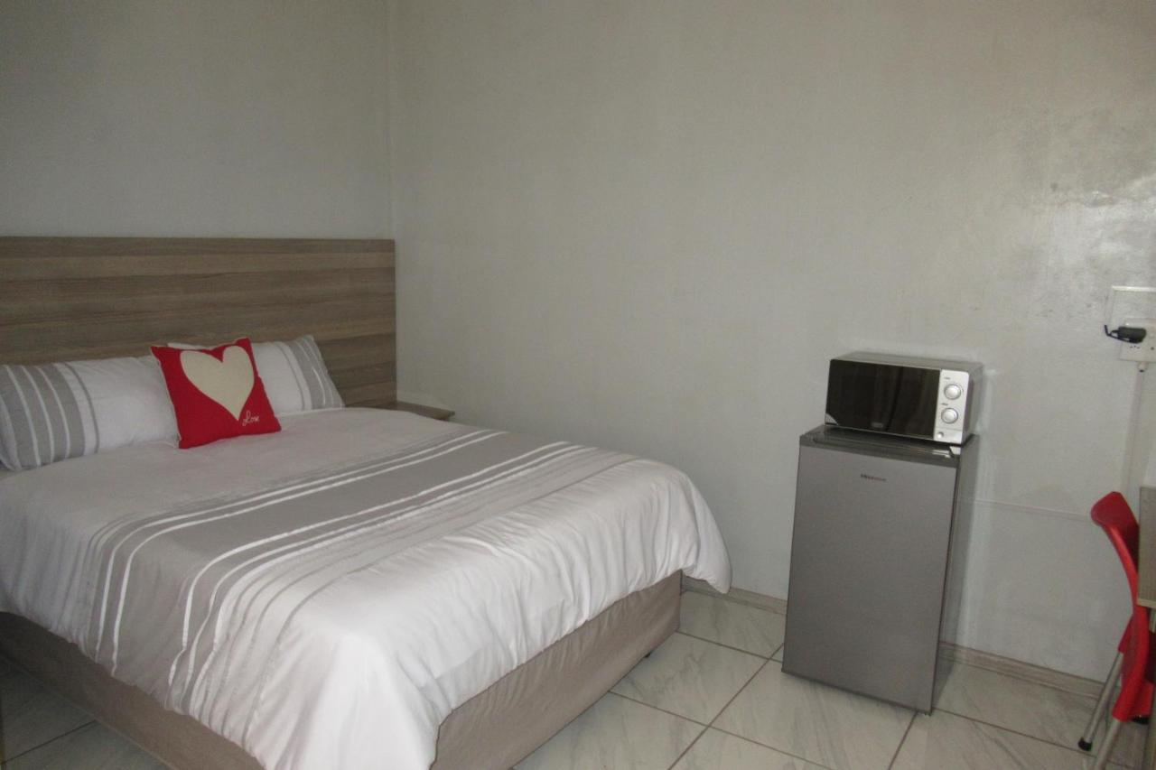 Pab-Love Guest House Kuruman Exteriör bild