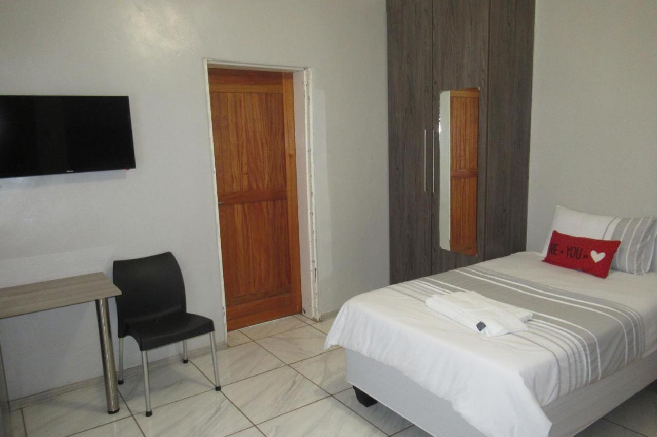 Pab-Love Guest House Kuruman Exteriör bild