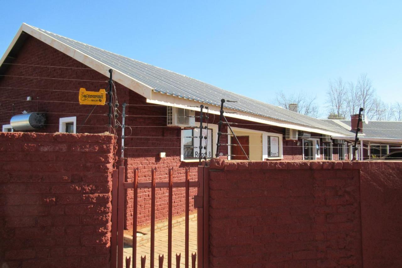 Pab-Love Guest House Kuruman Exteriör bild