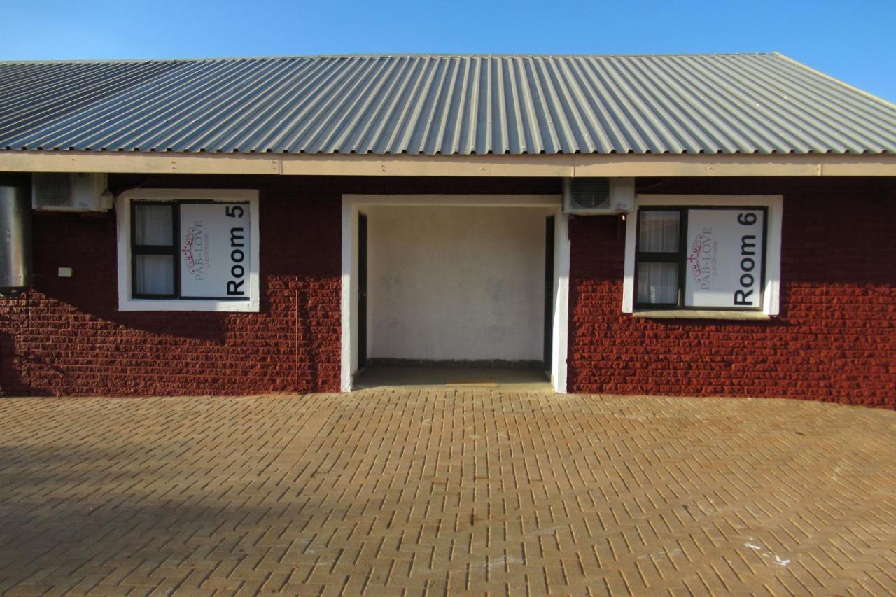 Pab-Love Guest House Kuruman Exteriör bild