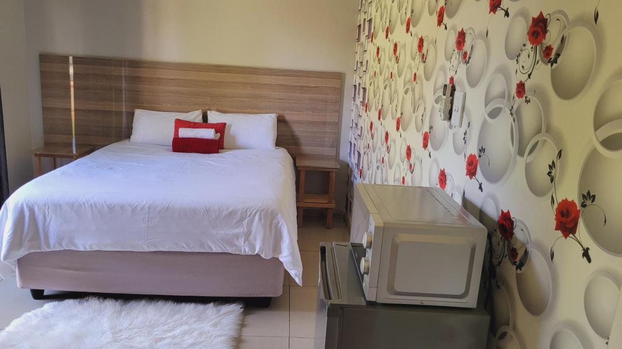 Pab-Love Guest House Kuruman Exteriör bild