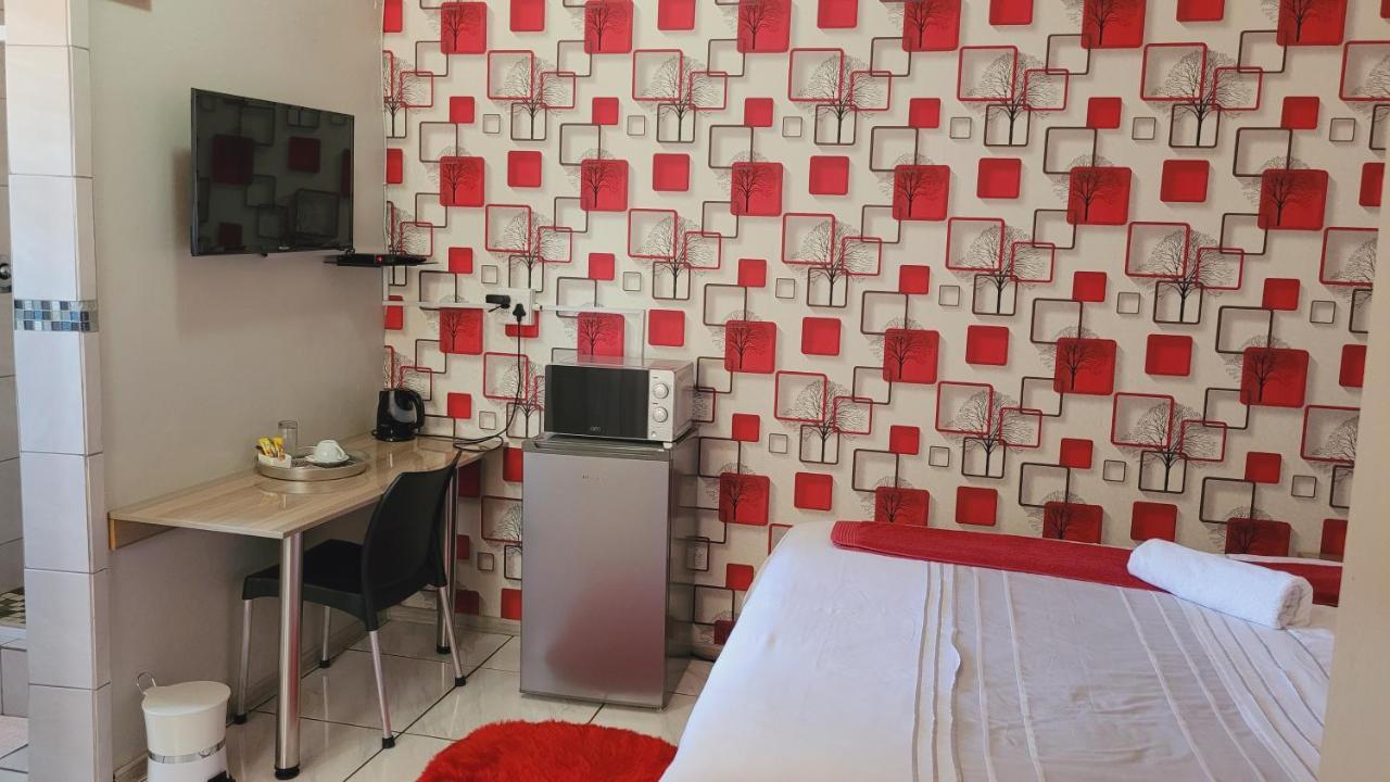 Pab-Love Guest House Kuruman Exteriör bild