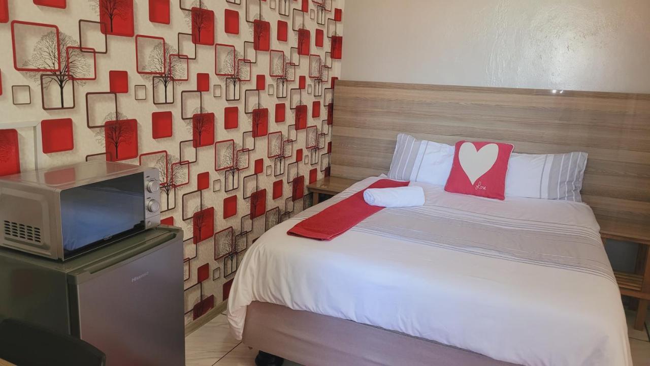 Pab-Love Guest House Kuruman Exteriör bild