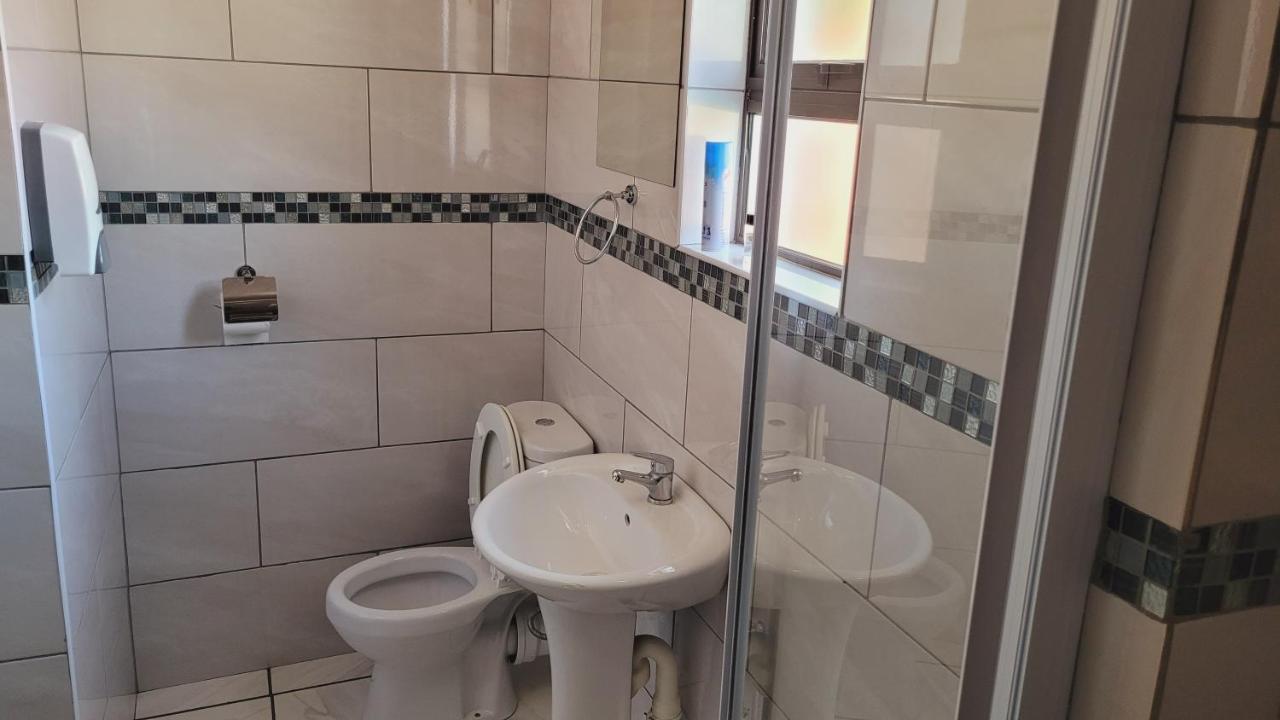 Pab-Love Guest House Kuruman Exteriör bild