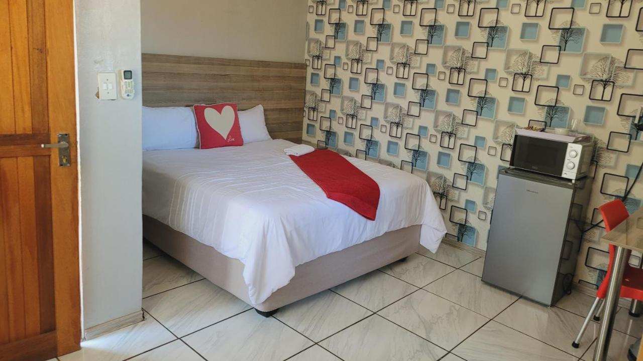 Pab-Love Guest House Kuruman Exteriör bild