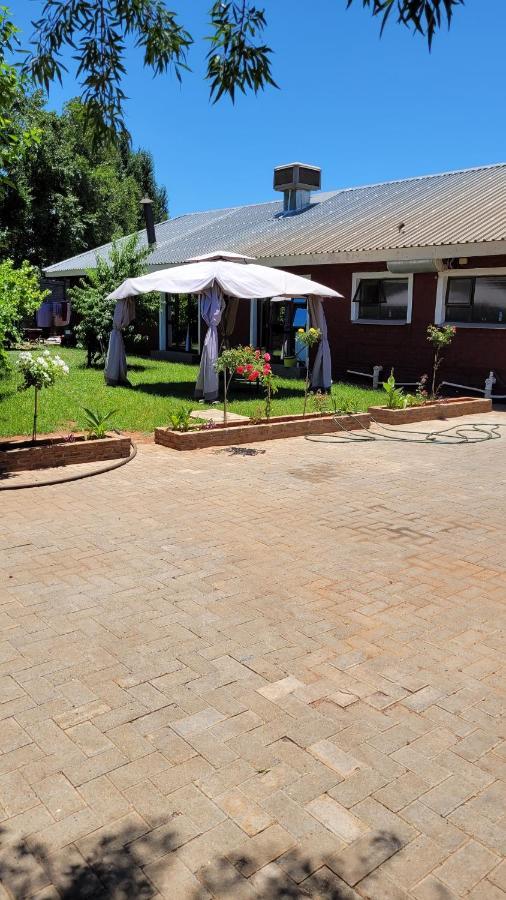 Pab-Love Guest House Kuruman Exteriör bild
