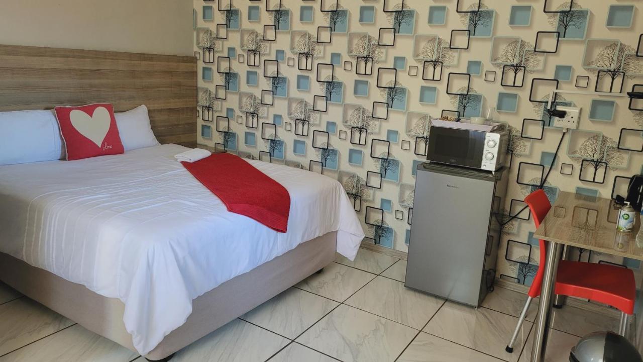 Pab-Love Guest House Kuruman Exteriör bild