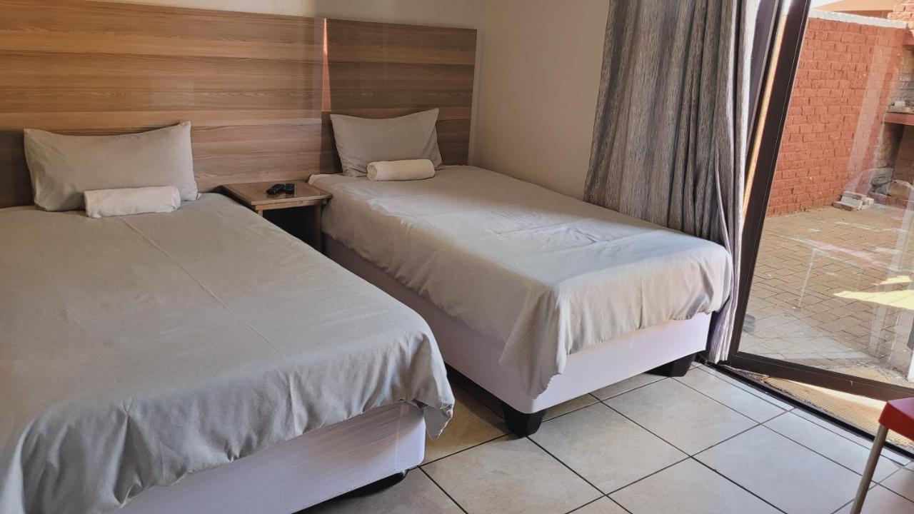 Pab-Love Guest House Kuruman Exteriör bild