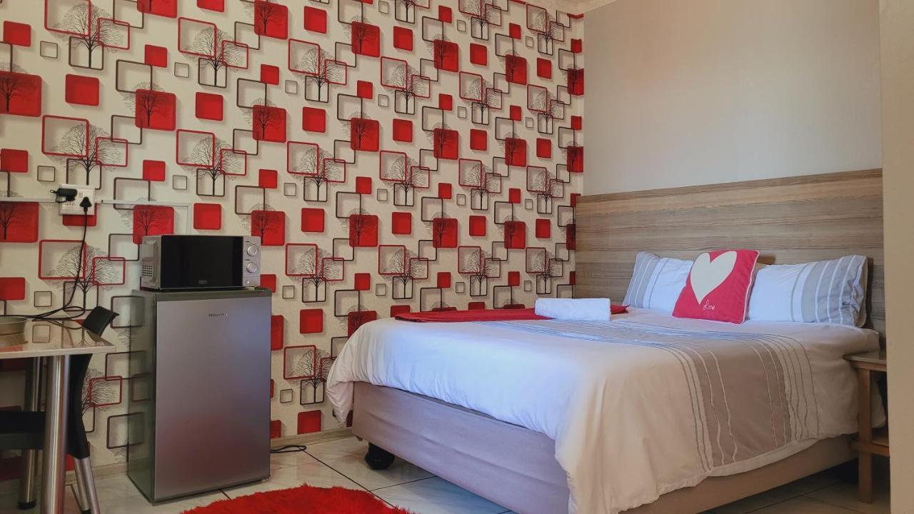 Pab-Love Guest House Kuruman Exteriör bild