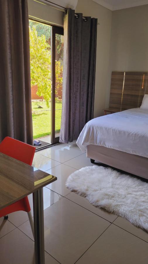 Pab-Love Guest House Kuruman Exteriör bild