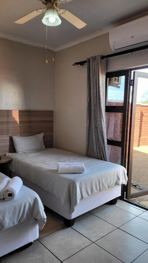 Pab-Love Guest House Kuruman Exteriör bild