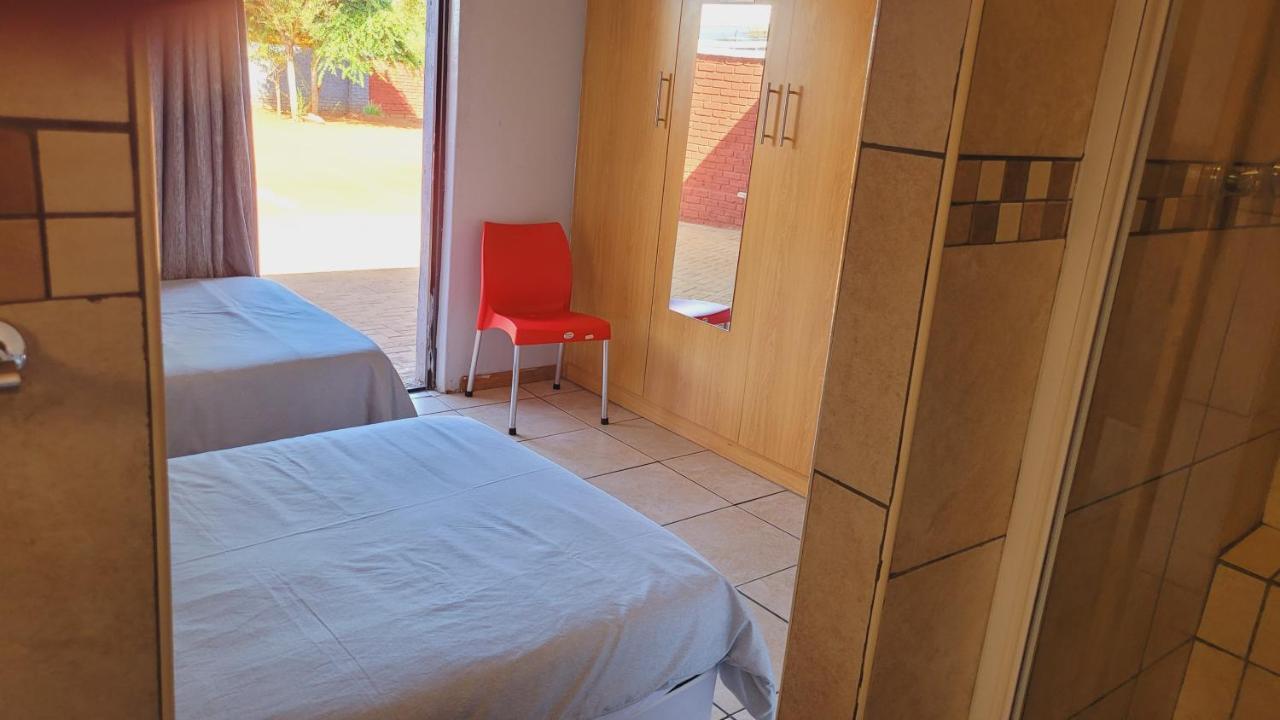 Pab-Love Guest House Kuruman Exteriör bild