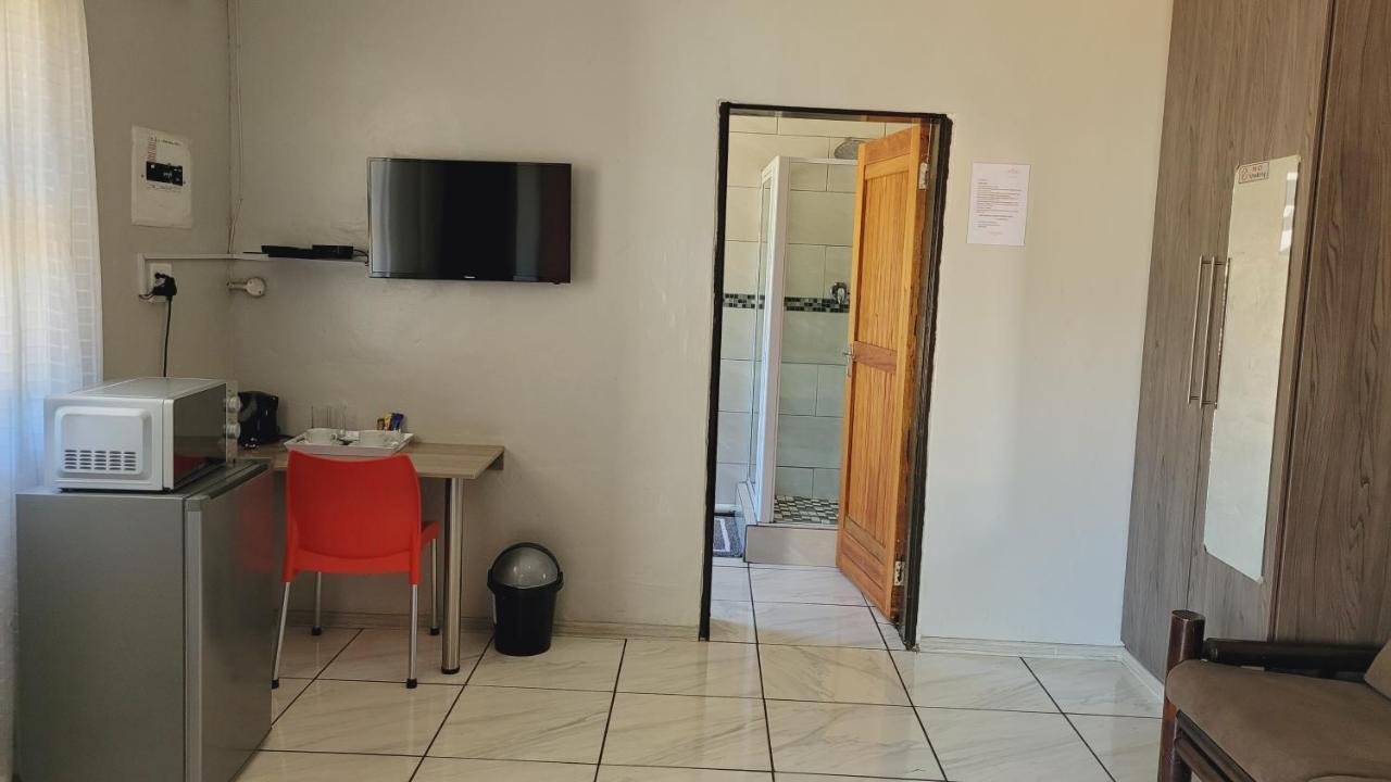 Pab-Love Guest House Kuruman Exteriör bild