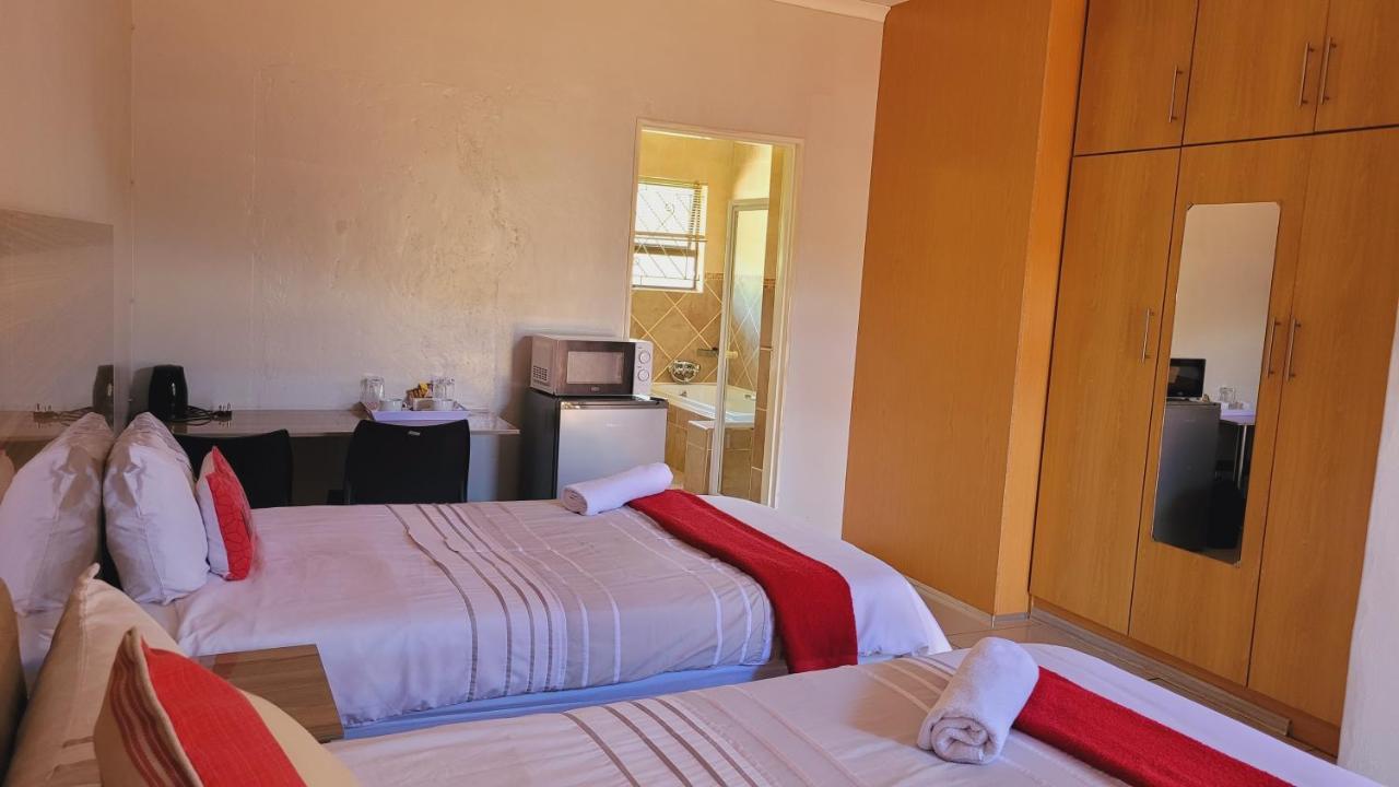 Pab-Love Guest House Kuruman Exteriör bild