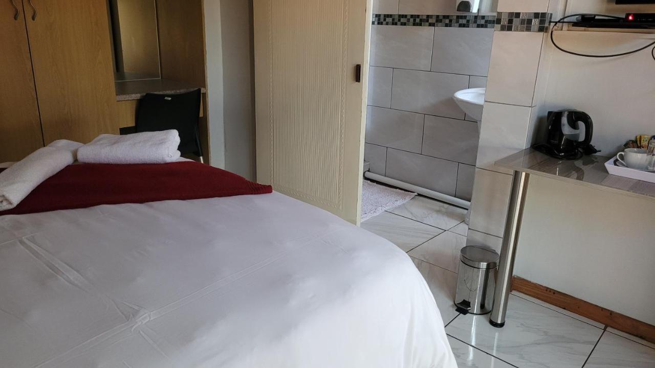 Pab-Love Guest House Kuruman Exteriör bild